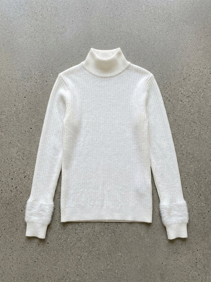 Velvet Lined Slim Turtleneck Sweater in WHITE