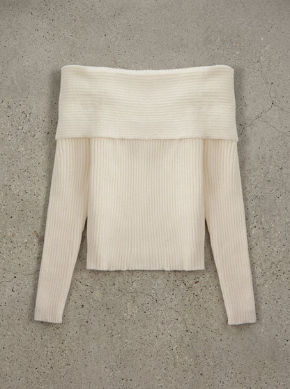Off-Shoulder Slash Neck Knit Sweater in Creamy-white